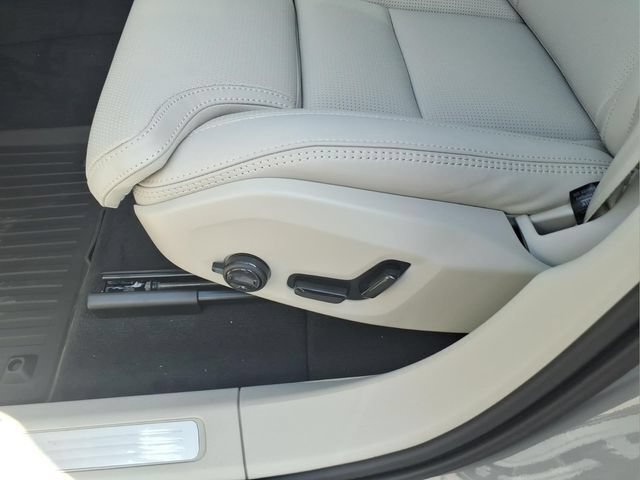 New 2026 Volvo XC60 B5 Ultra w/ Protection Package Premier AWD/4WD image 15