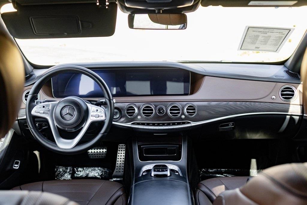 Used 2018 Mercedes-Benz S 560 Sedan w/ AMG Line Exterior image 32