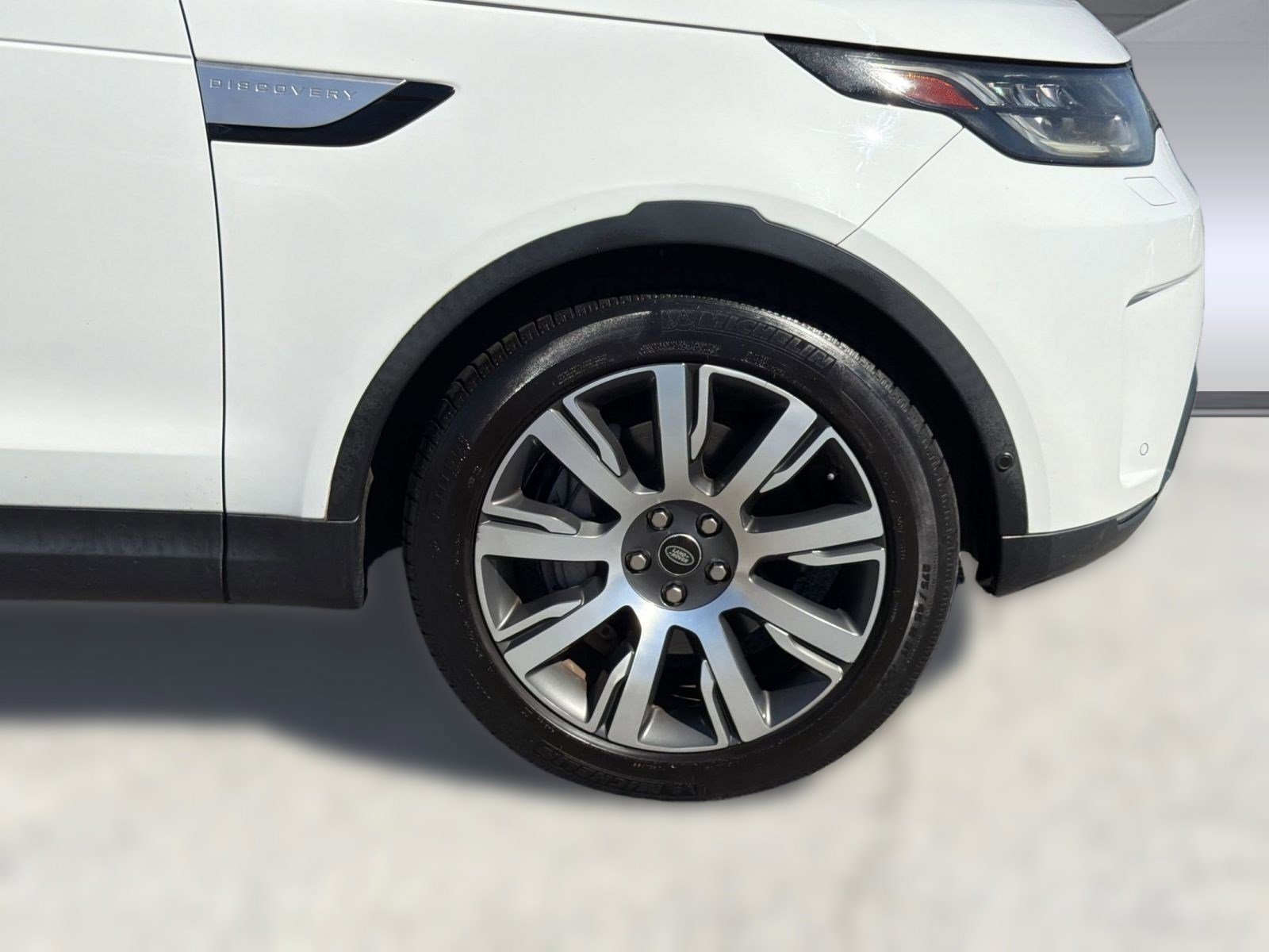 Used 2018 Land Rover Discovery HSE Luxury image 12