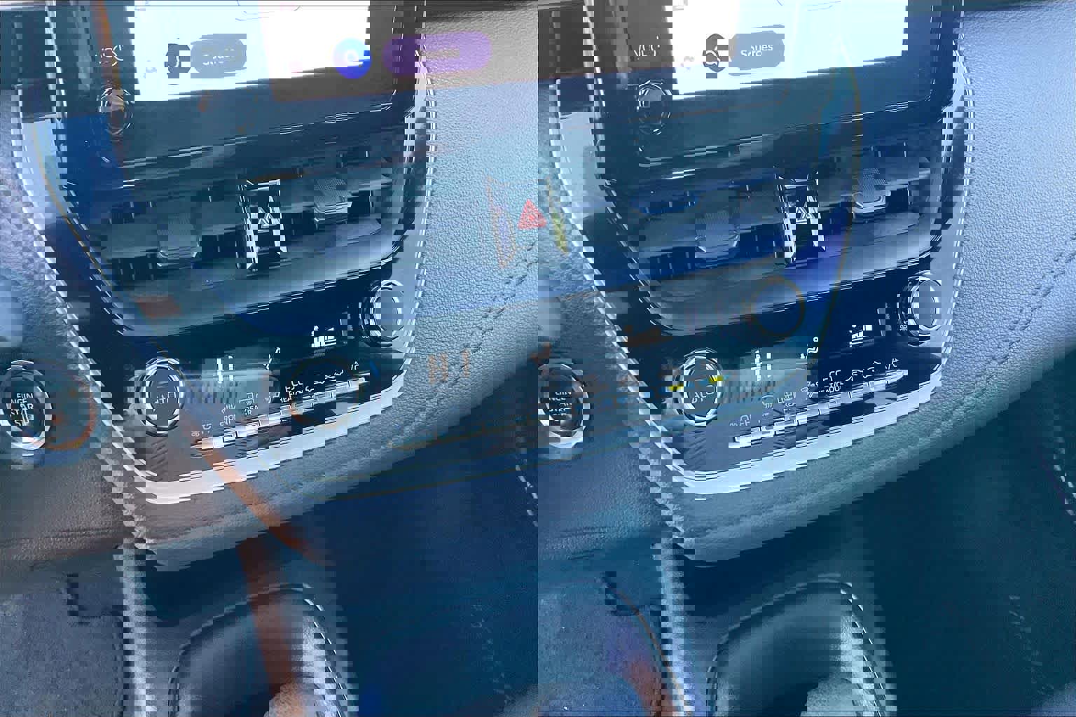 Used 2024 Toyota Corolla SE image 32