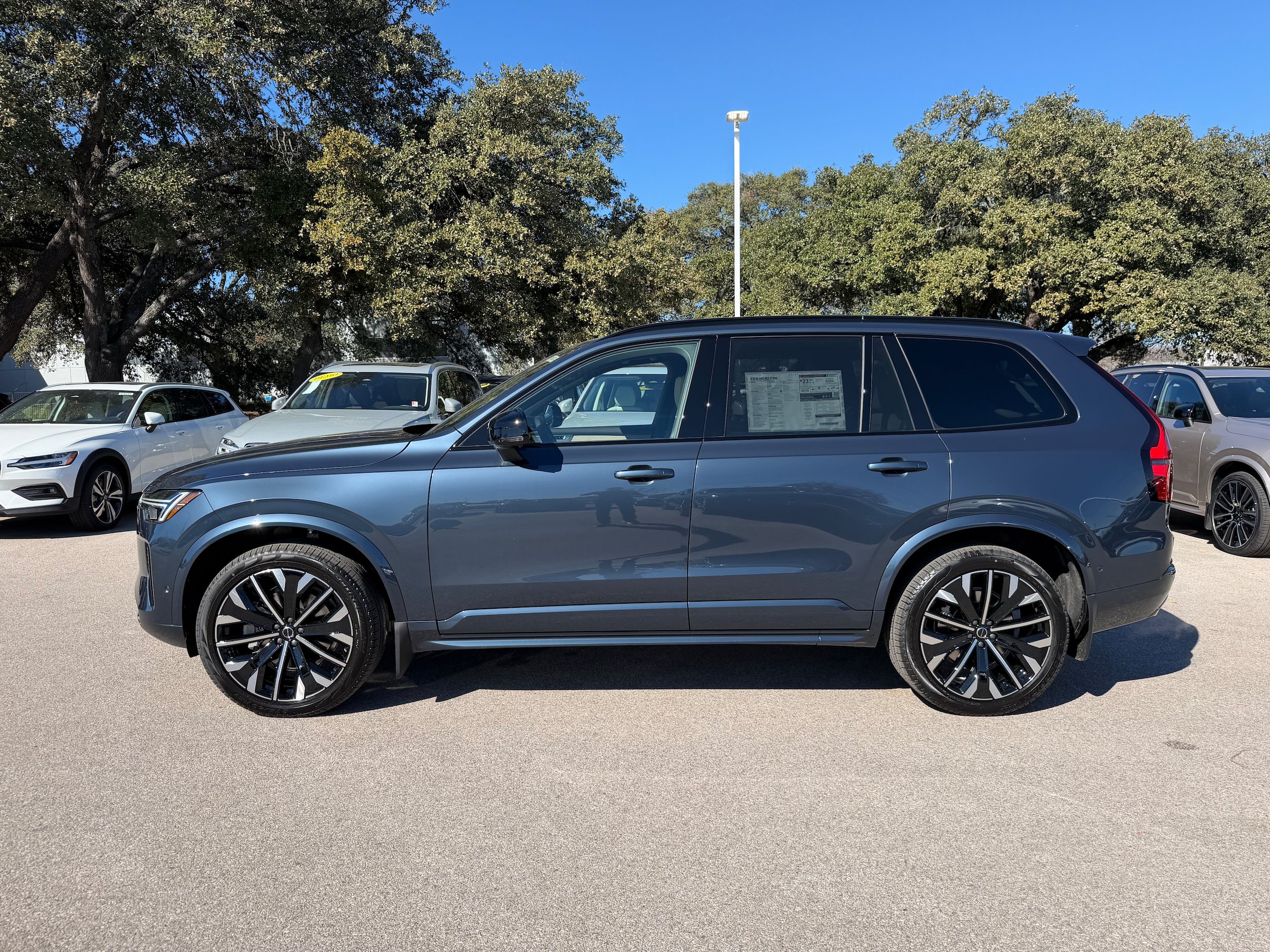 New 2026 Volvo XC90 B6 Ultra w/ Lounge Package AWD/4WD image 3