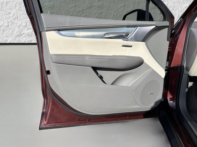 Used 2022 Cadillac XT5 Premium Luxury w/ Technology Package AWD/4WD image 21