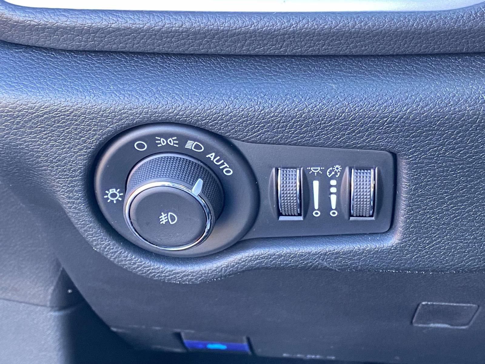 New 2026 Chrysler Pacifica Select image 18