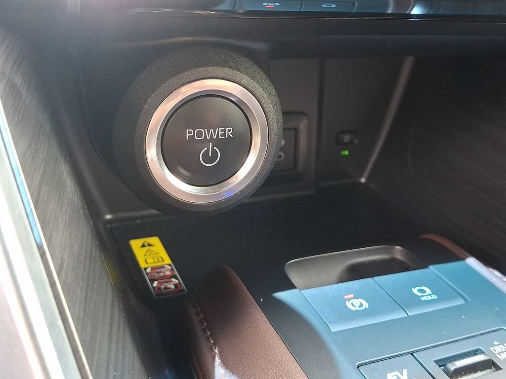 Used 2024 Toyota Venza Limited AWD/4WD image 26