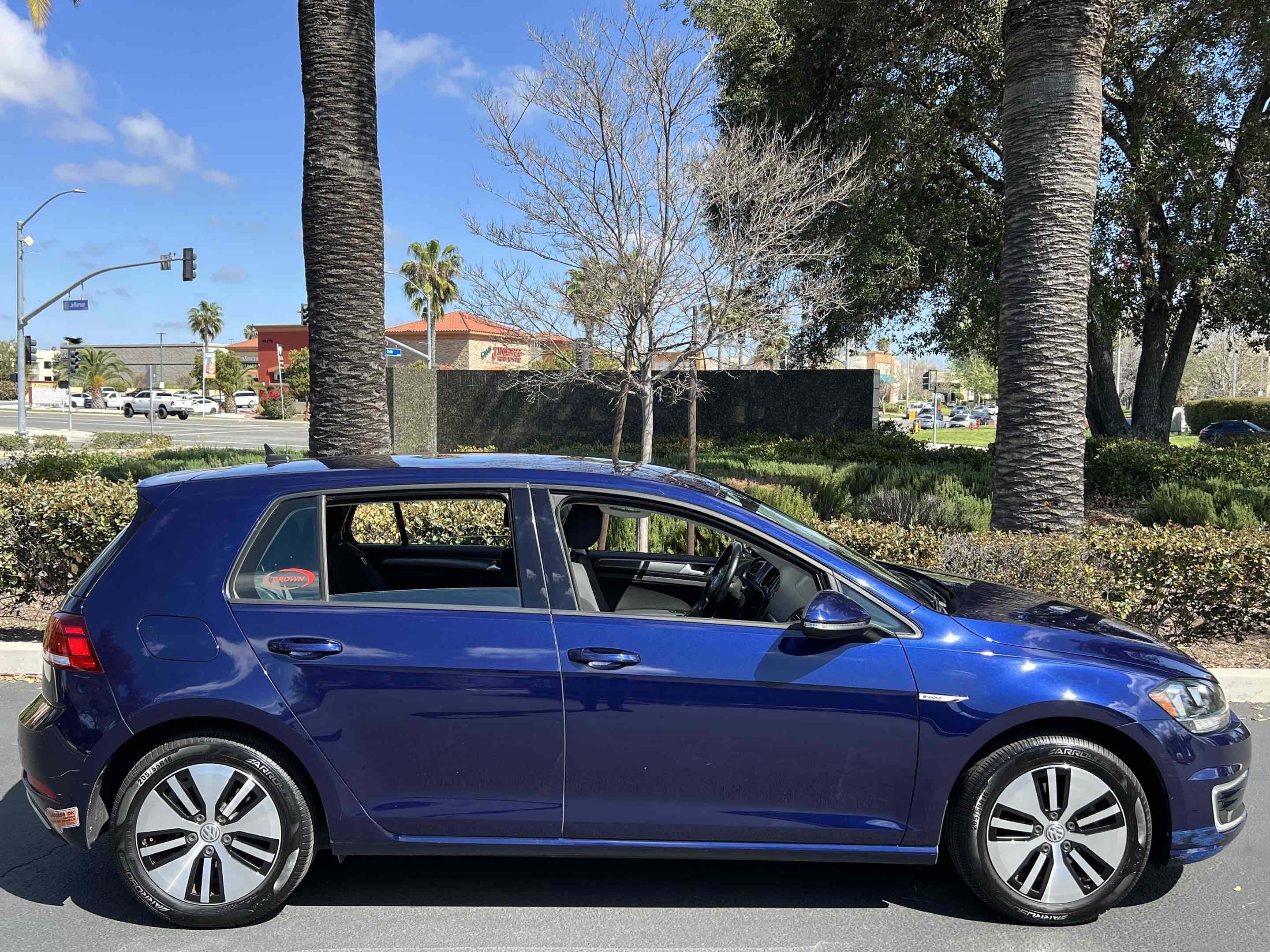 Used 2019 Volkswagen e-Golf SE w/ Driver Assistance Package image 17