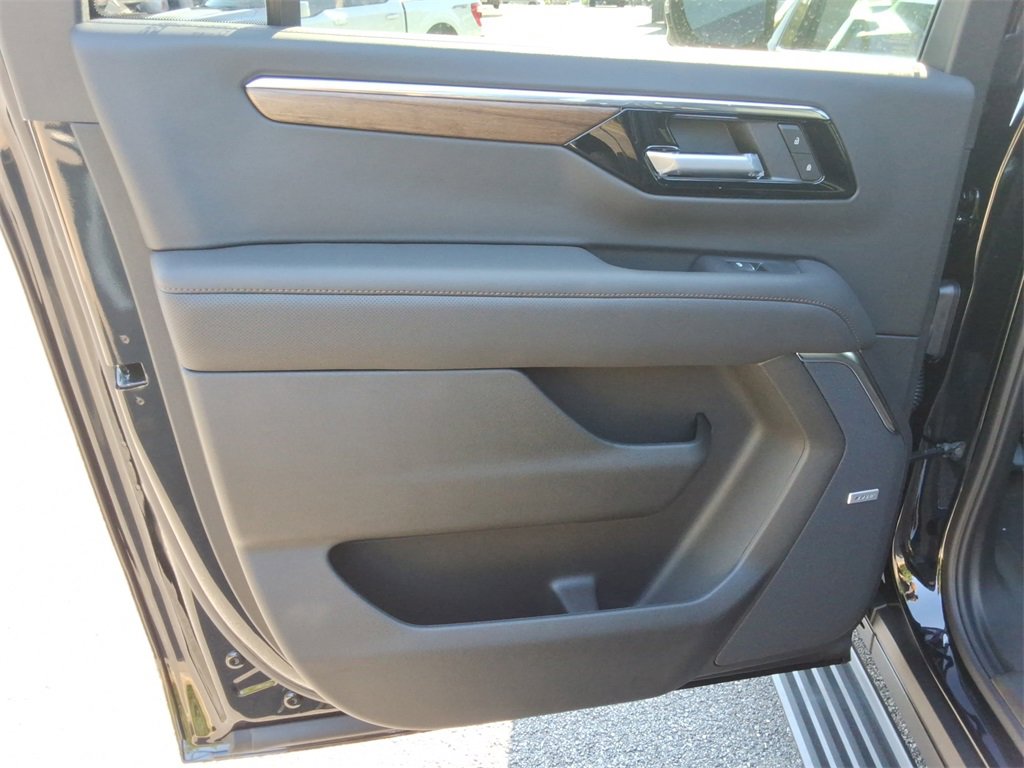 New 2026 Chevrolet Suburban High Country image 18