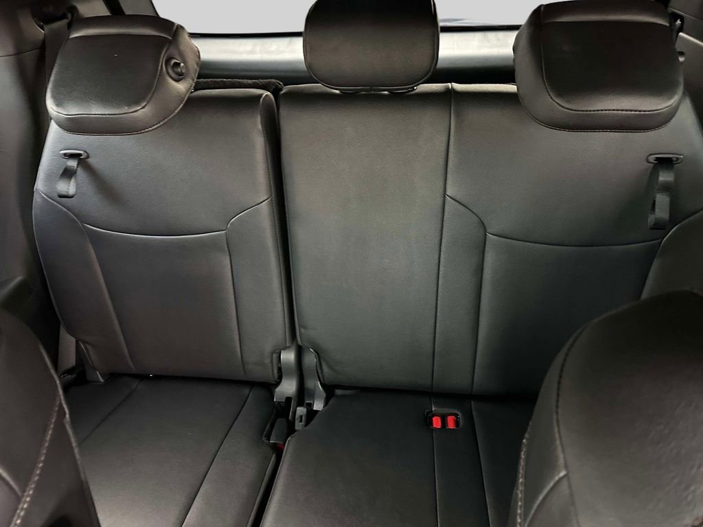 Used 2025 Toyota Sienna Platinum image 16