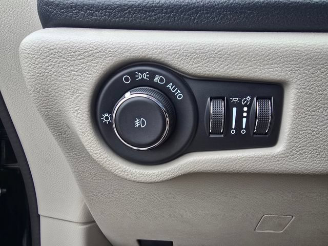 Used 2021 Chrysler Pacifica Limited w/ Premium & Safety Sphere Group AWD/4WD image 27