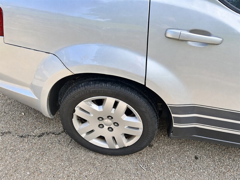 Used 2011 Dodge Avenger Express FWD image 18