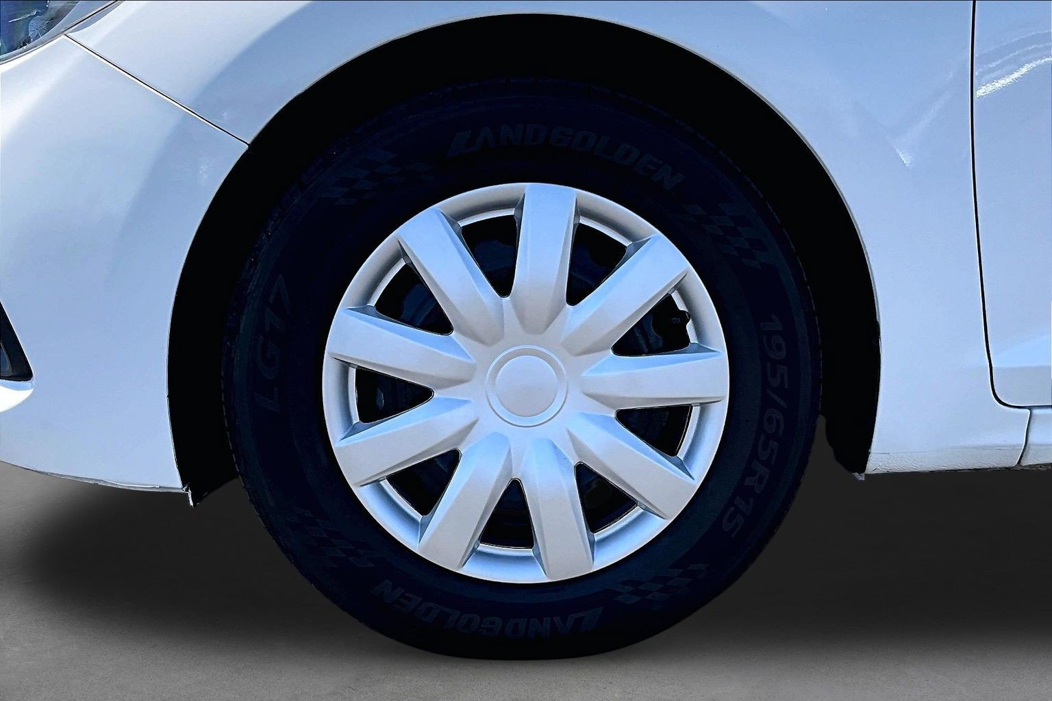 Used 2022 Hyundai Accent SE w/ Cargo Package FWD image 8