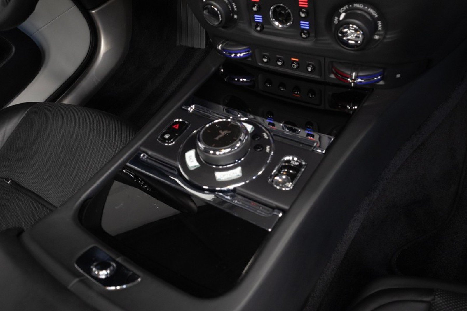 Used 2019 Rolls-Royce Dawn RWD image 56