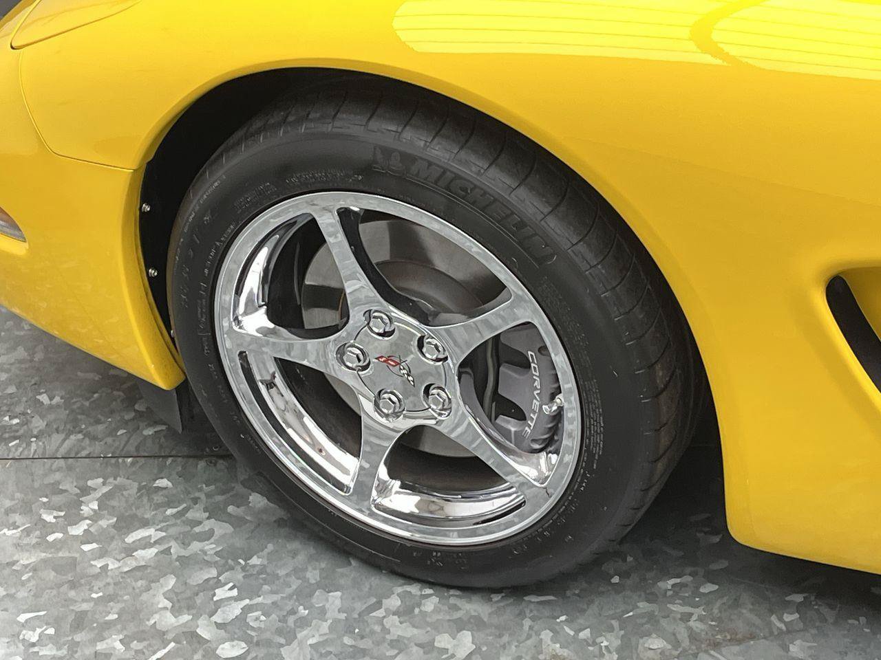Used 2000 Chevrolet Corvette Coupe w/ Roof Pkg RWD image 23