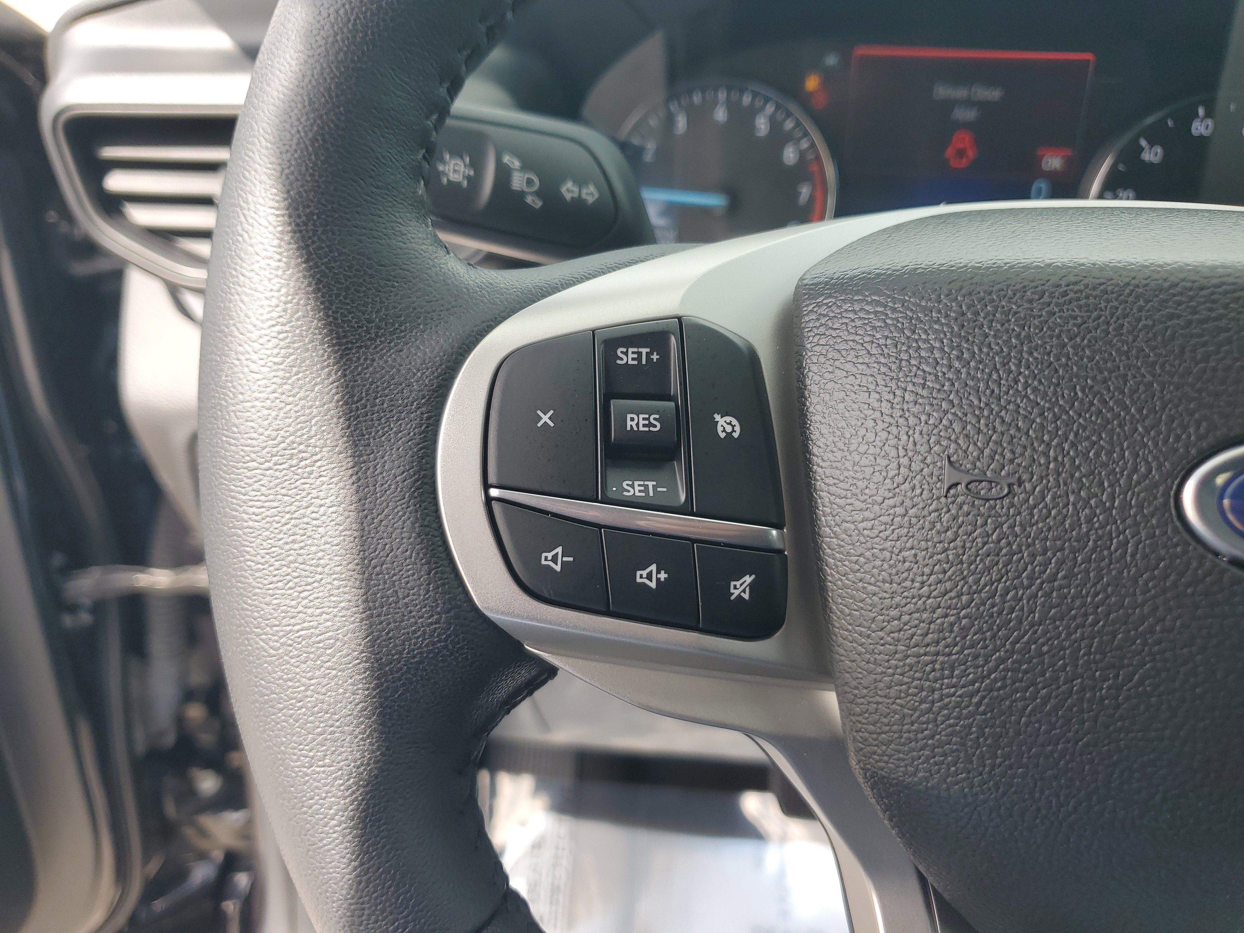 Used 2023 Ford Explorer XLT image 23