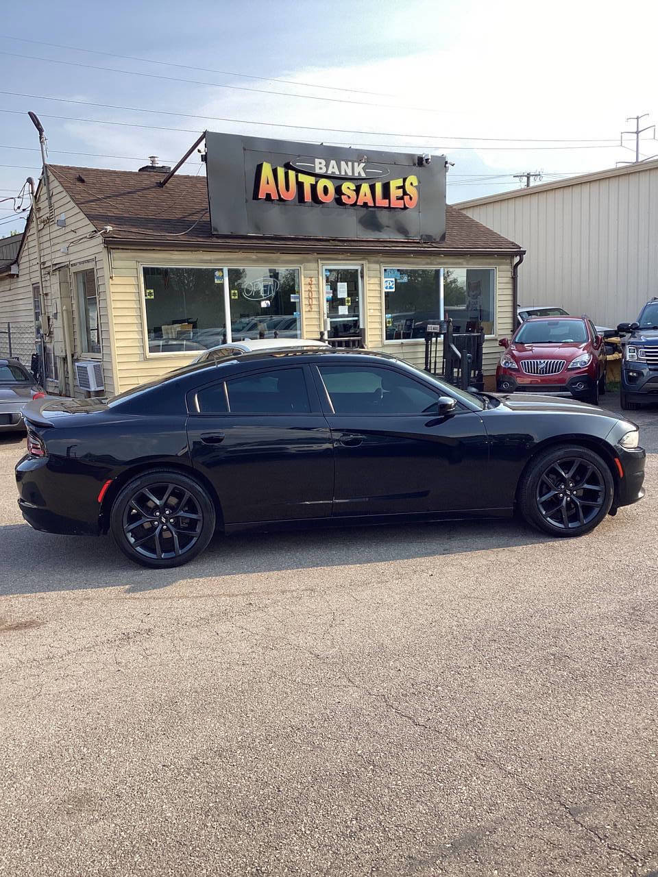 Used 2019 Dodge Charger SXT image 1