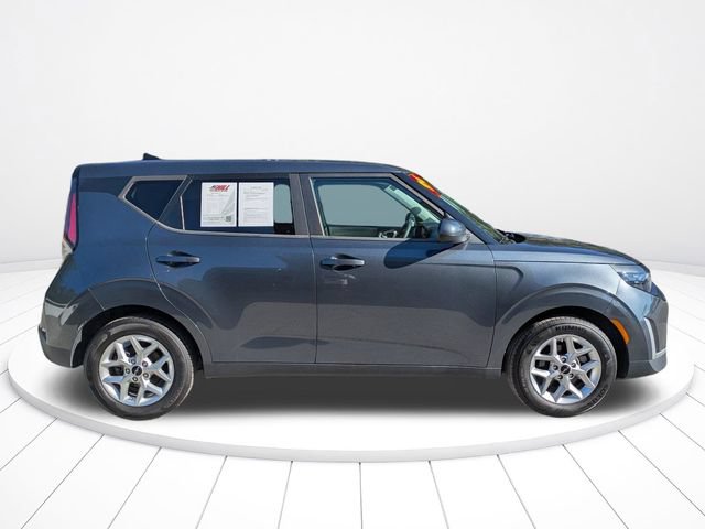 Used 2024 Kia Soul LX w/ Option Group 015 FWD image 3