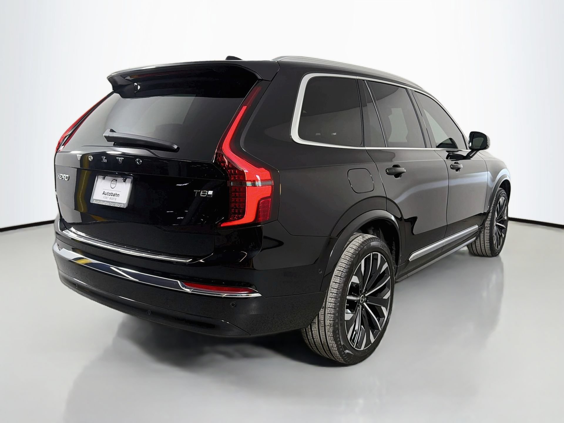 New 2026 Volvo XC90 T8 Plus w/ Protection Package Premier AWD/4WD image 5