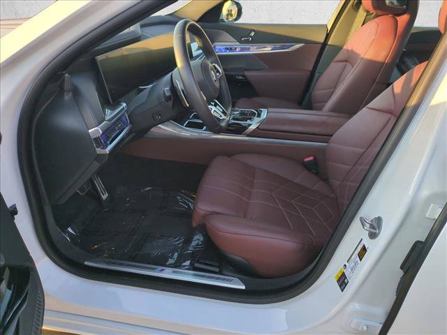 Certified 2025 BMW 750e xDrive w/ Premium Package AWD/4WD image 17