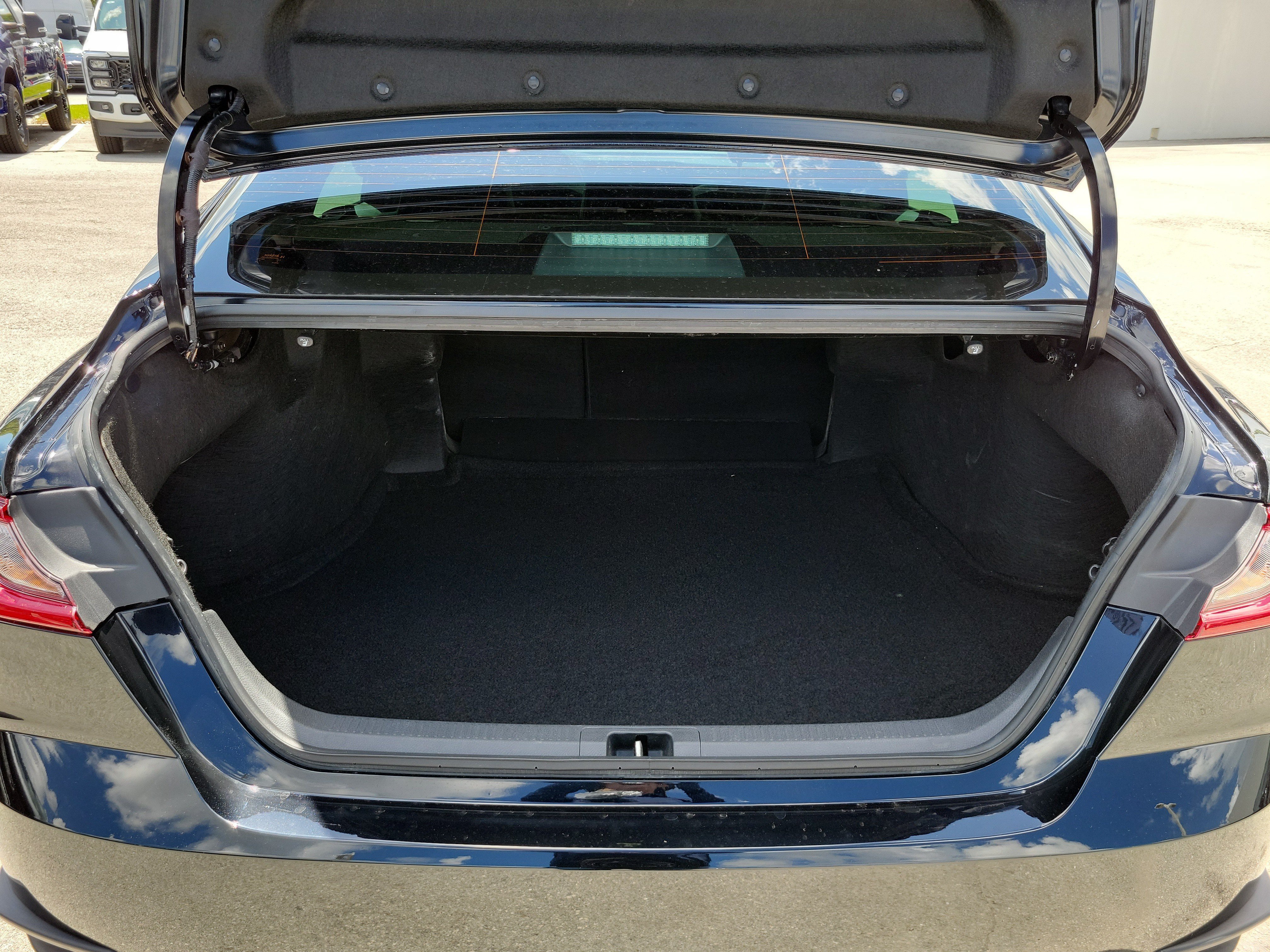 Used 2026 Toyota Camry SE FWD image 29