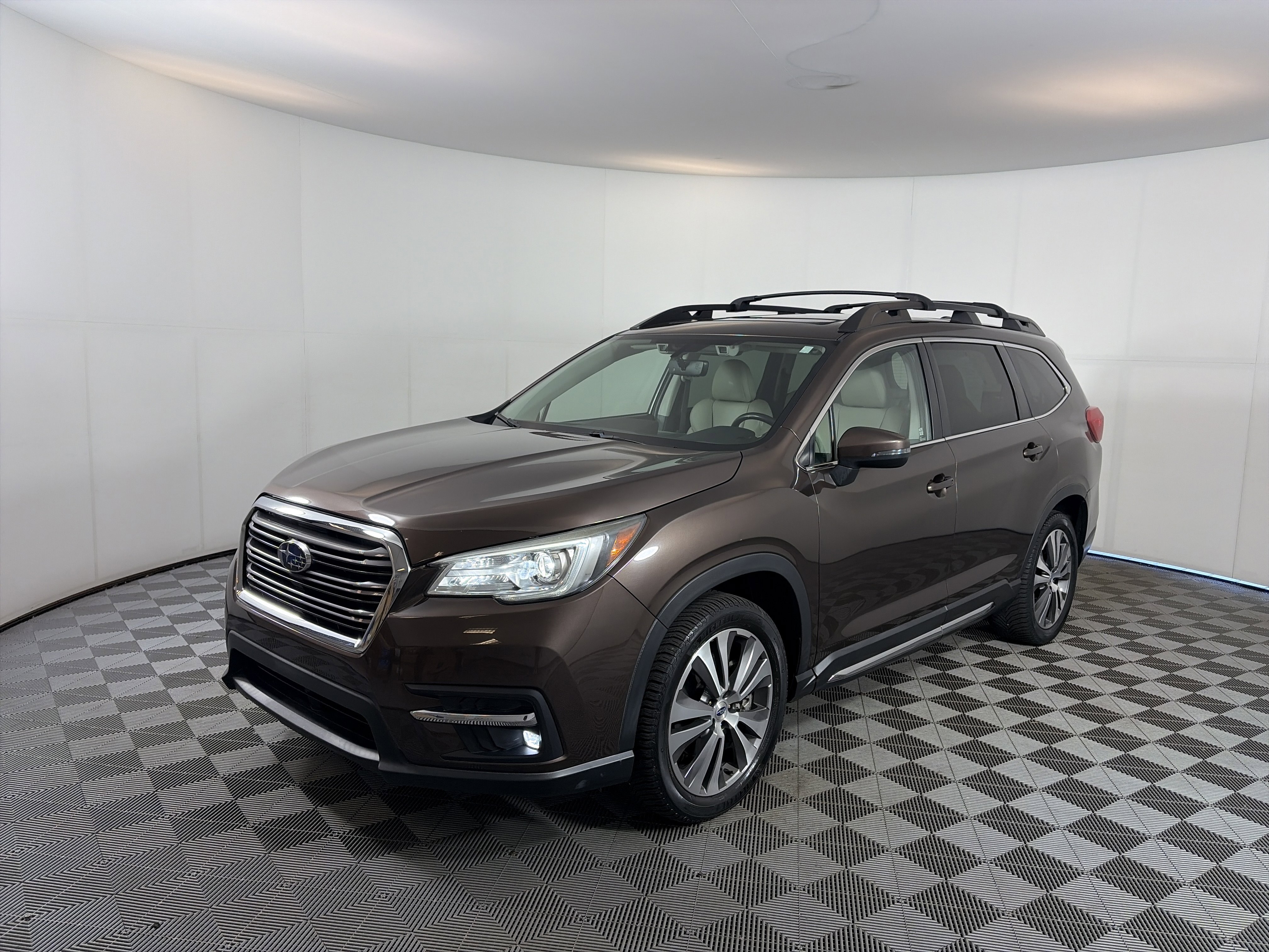 Used 2019 Subaru Ascent Limited w/ Popular Package #3 AWD/4WD image 2