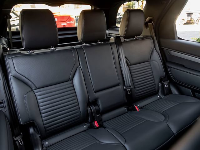 New 2026 Land Rover Discovery Limited Edition AWD/4WD image 32