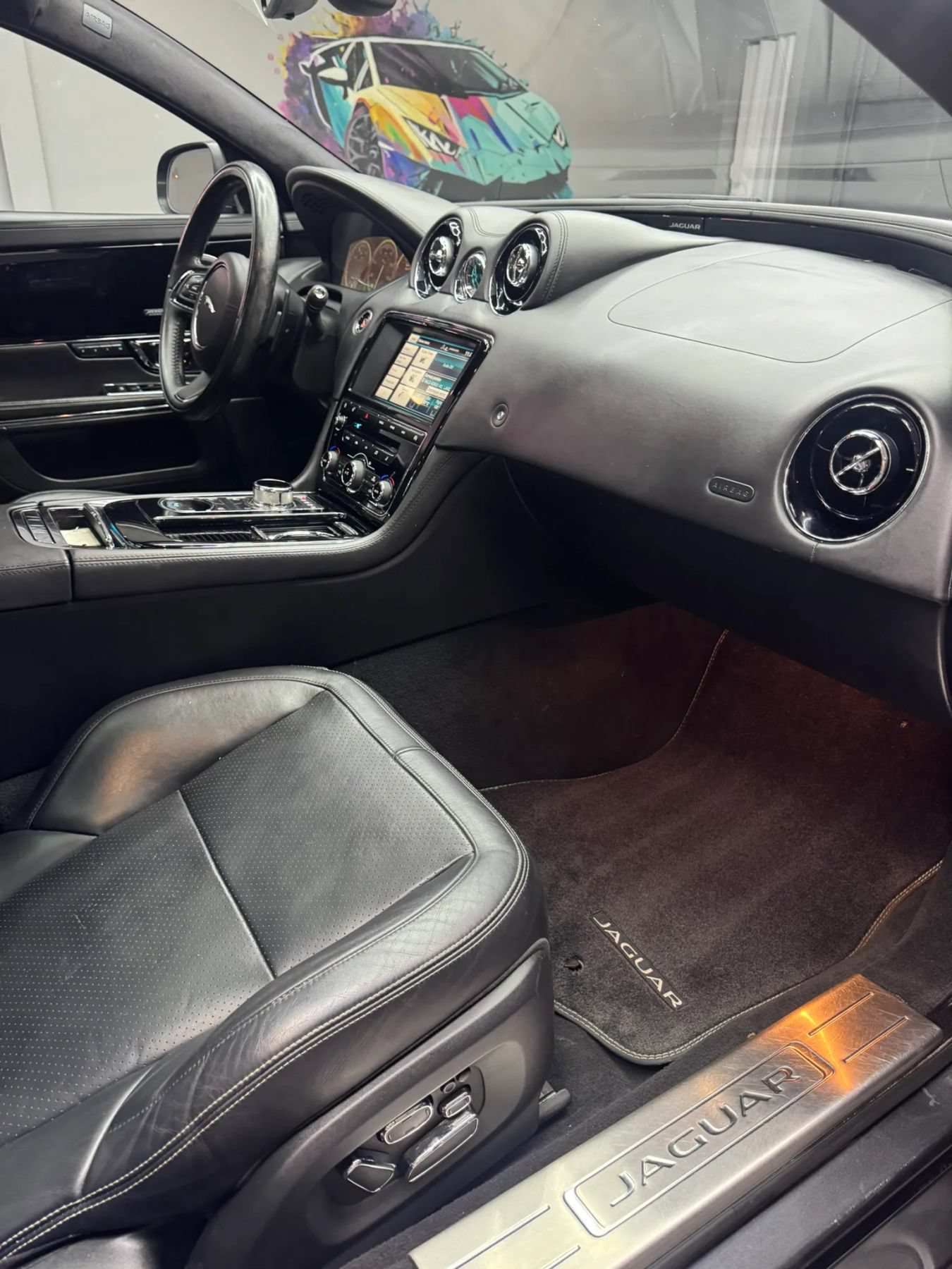 Used 2015 Jaguar XJ RWD image 32