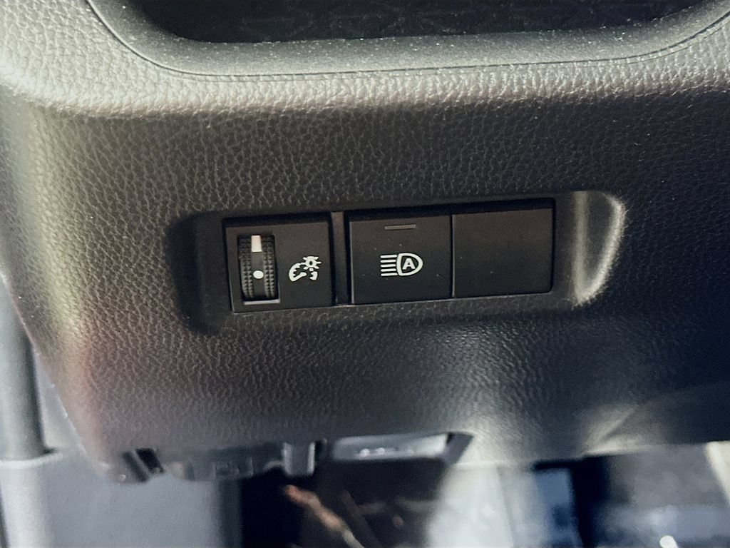 Used 2025 Toyota RAV4 XLE FWD image 21