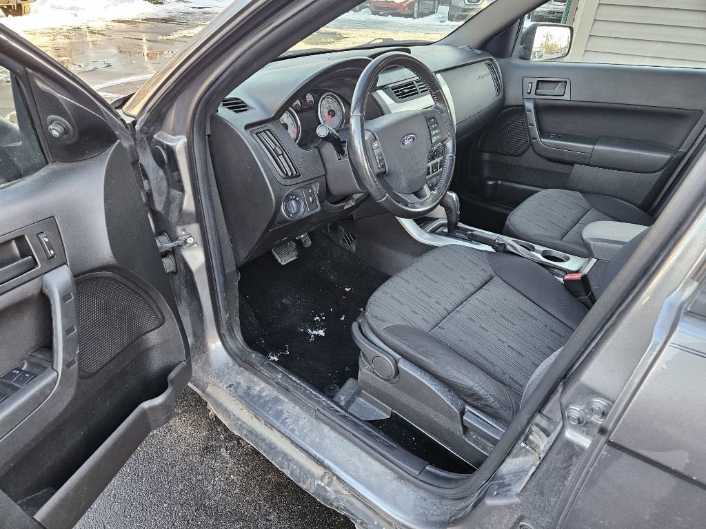 Used 2011 Ford Focus SE w/ 201A Rapid Spec Order Code image 11