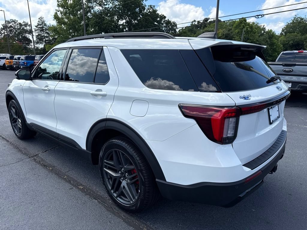 Used 2025 Ford Explorer ST-Line w/ ST-Line Street Pack AWD/4WD image 3
