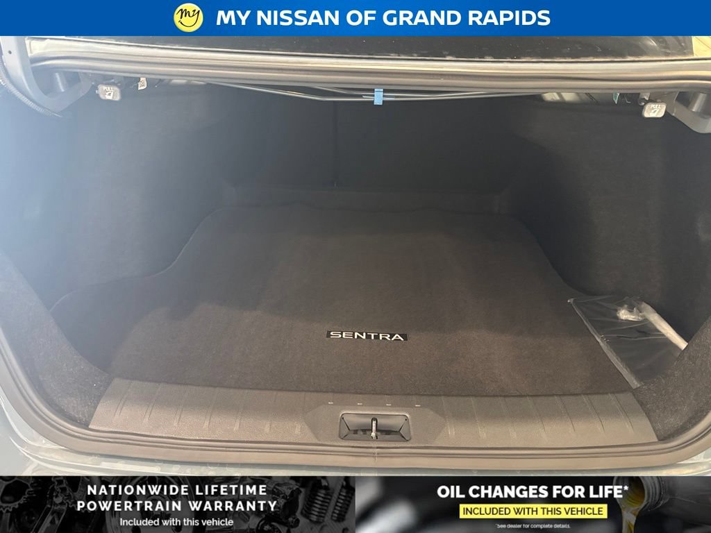 New 2026 Nissan Sentra SR w/ Floor Mat Package FWD image 9