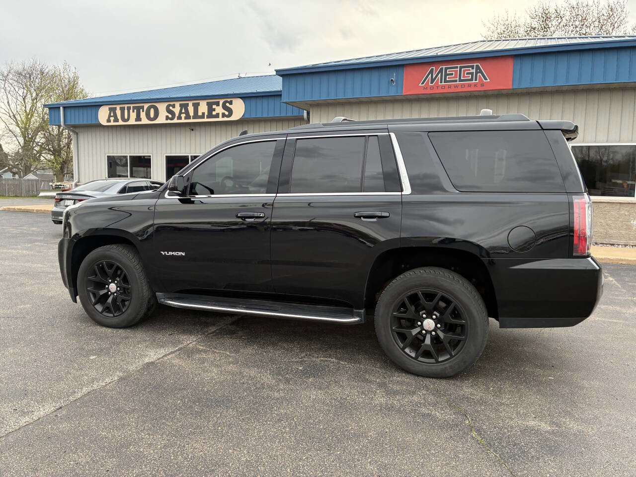 Used 2017 GMC Yukon SLE w/ SLE Value Package AWD/4WD image 8
