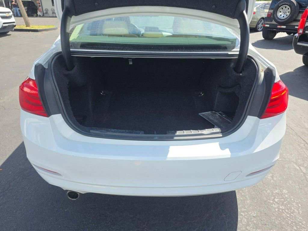 Used 2018 BMW 320i xDrive Sedan image 9