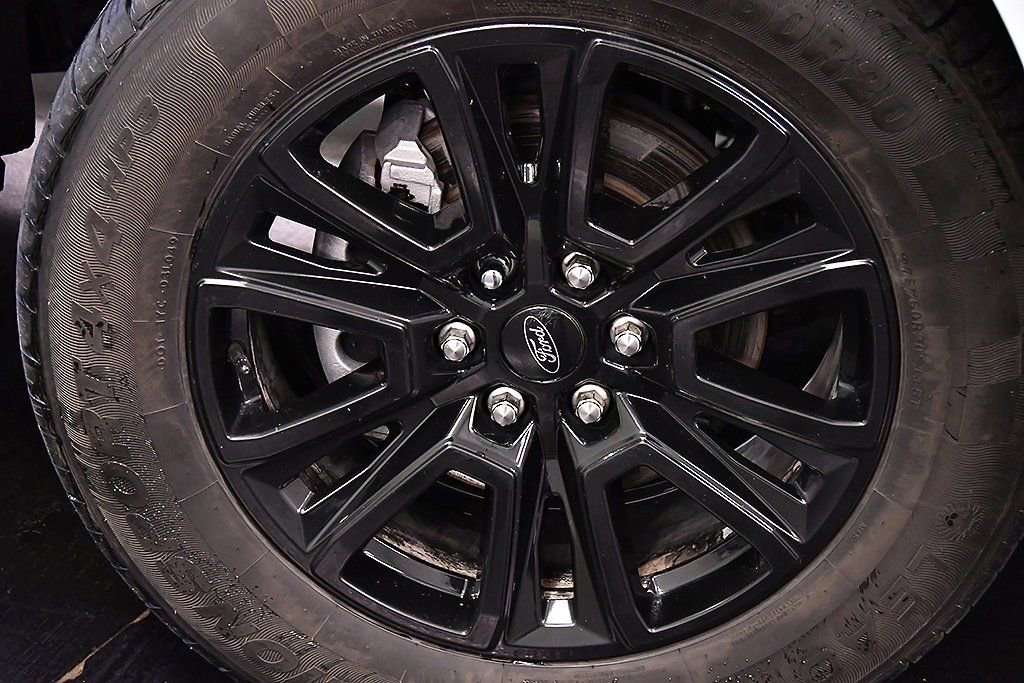 Used 2025 Ford F150 Platinum image 9