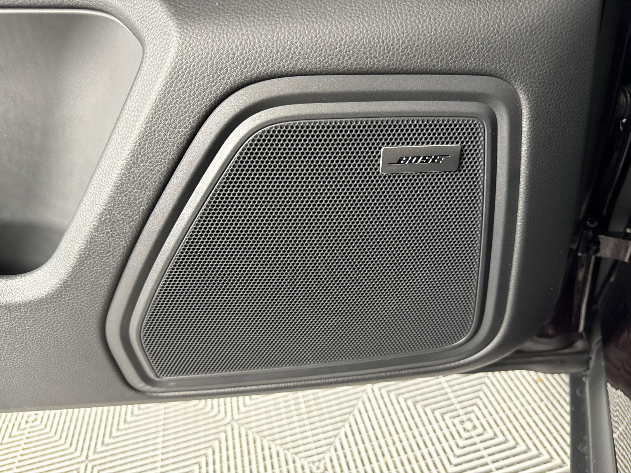 Certified 2025 Porsche Macan Turbo image 14