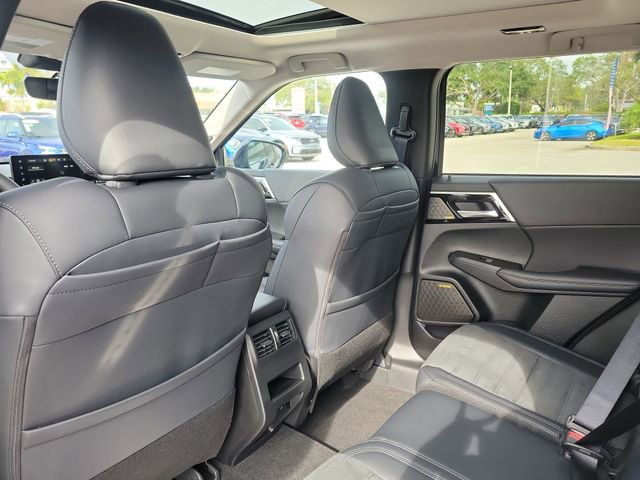 New 2026 Mitsubishi Outlander SE image 15