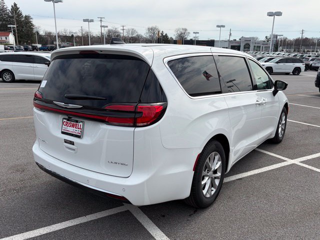 New 2026 Chrysler Pacifica Limited FWD image 8