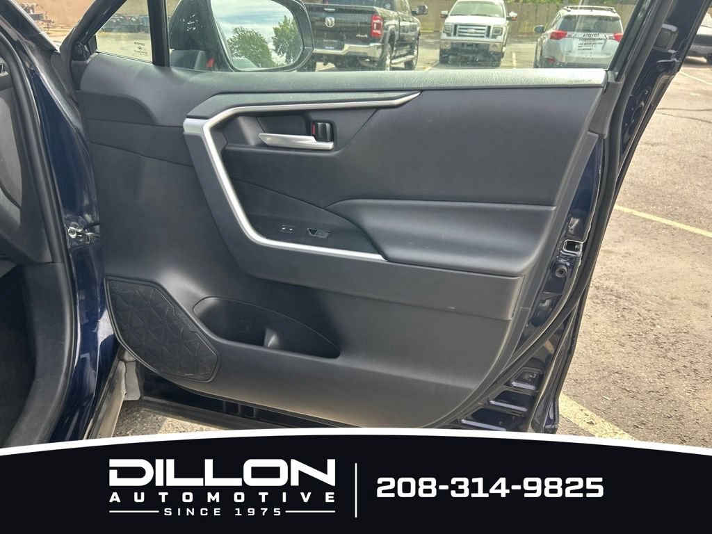 Used 2025 Toyota RAV4 XLE AWD/4WD image 15