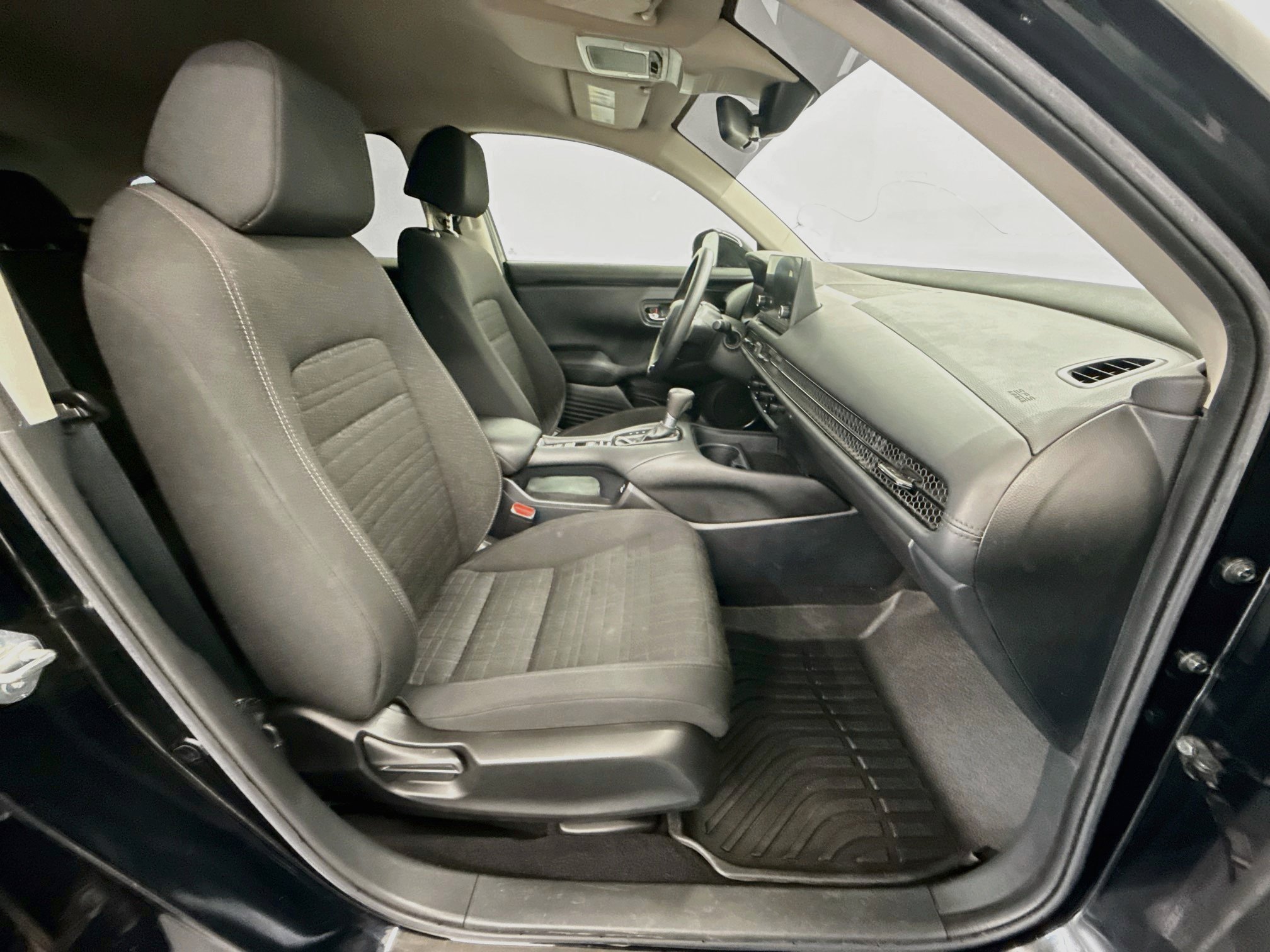 Used 2023 Honda HR-V LX image 29