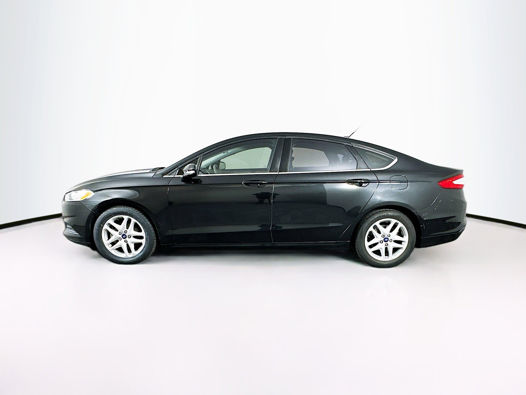 Used 2014 Ford Fusion SE image 4