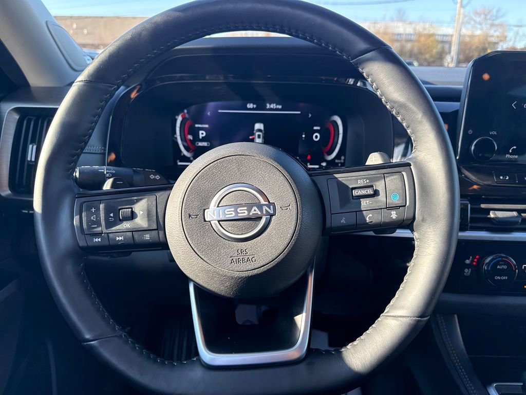 Used 2024 Nissan Pathfinder Platinum w/ Cargo Package image 17