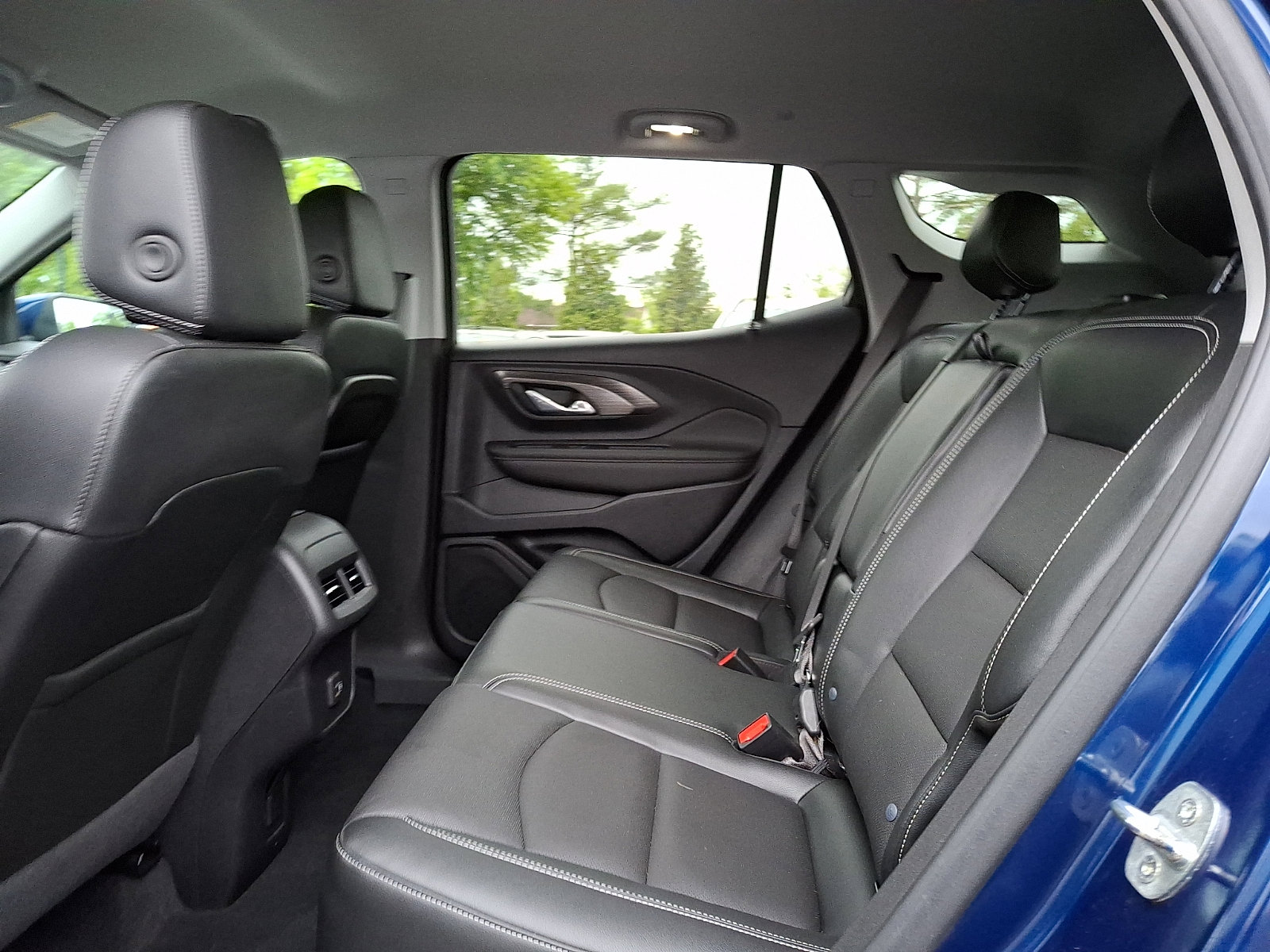 Used 2023 GMC Terrain SLT AWD/4WD image 10