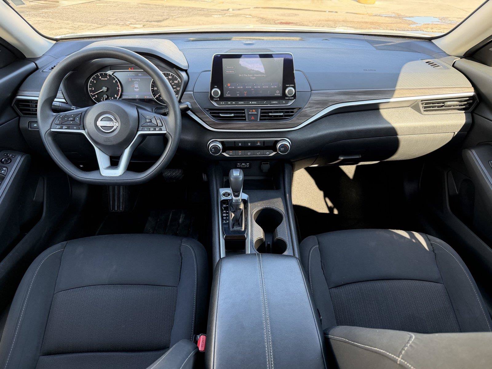 Used 2025 Nissan Altima 2.5 SV FWD image 19