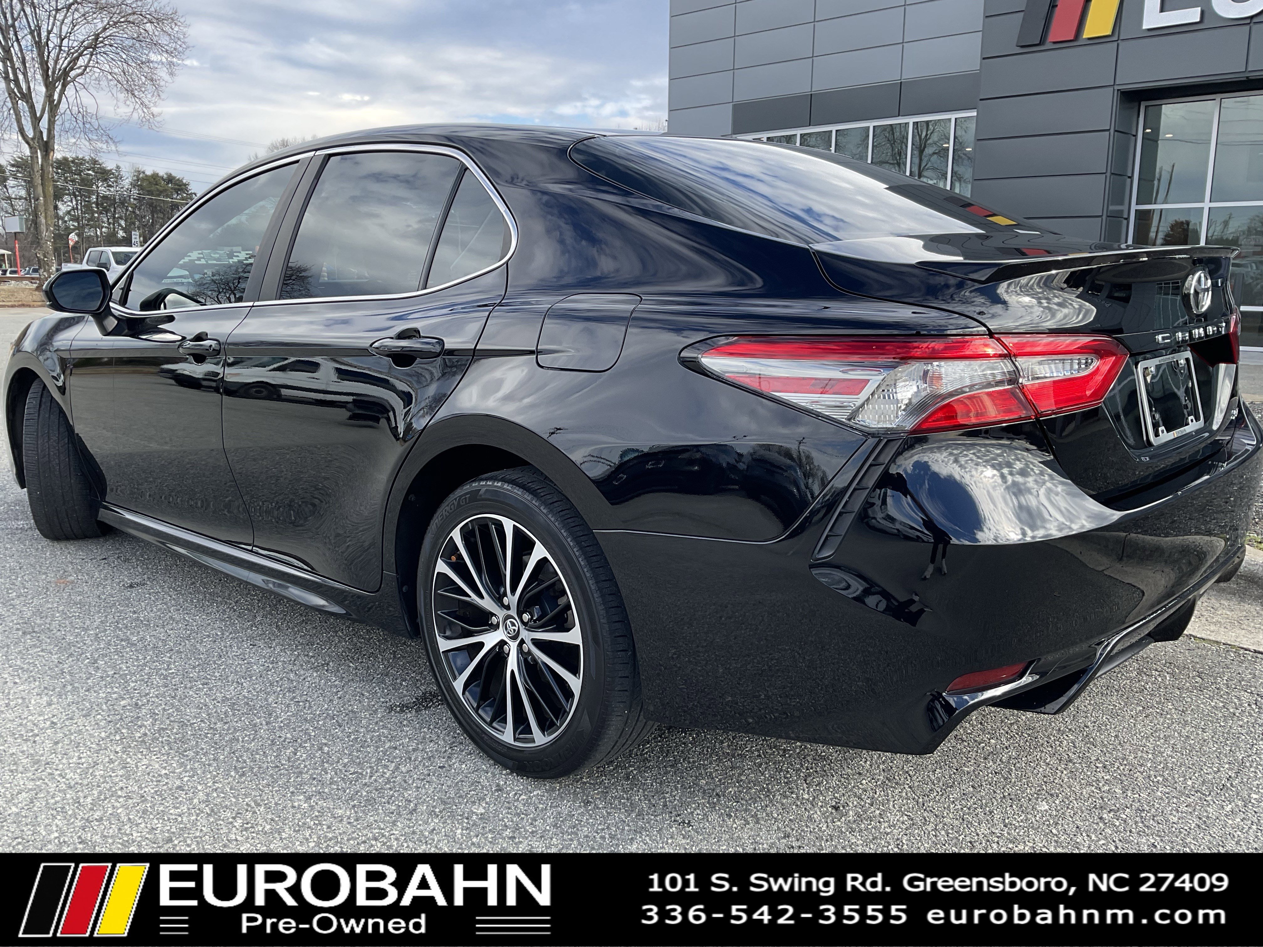Used 2018 Toyota Camry L image 3