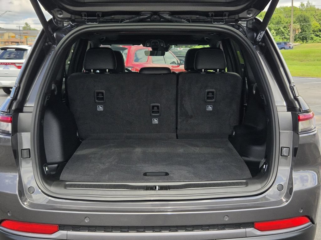 New 2026 Jeep Grand Cherokee Altitude RWD image 10