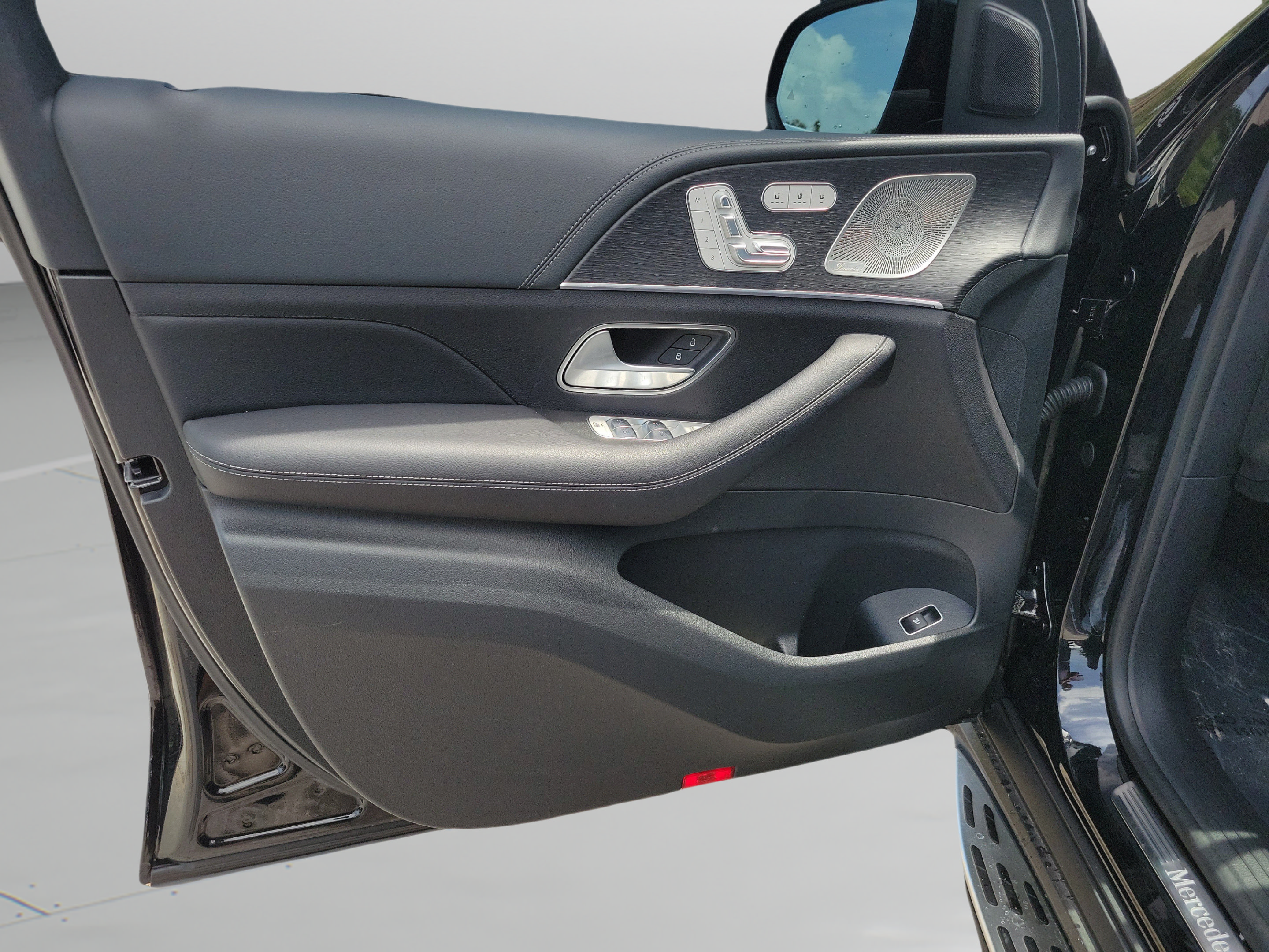 Certified 2025 Mercedes-Benz GLS 580 4MATIC image 16