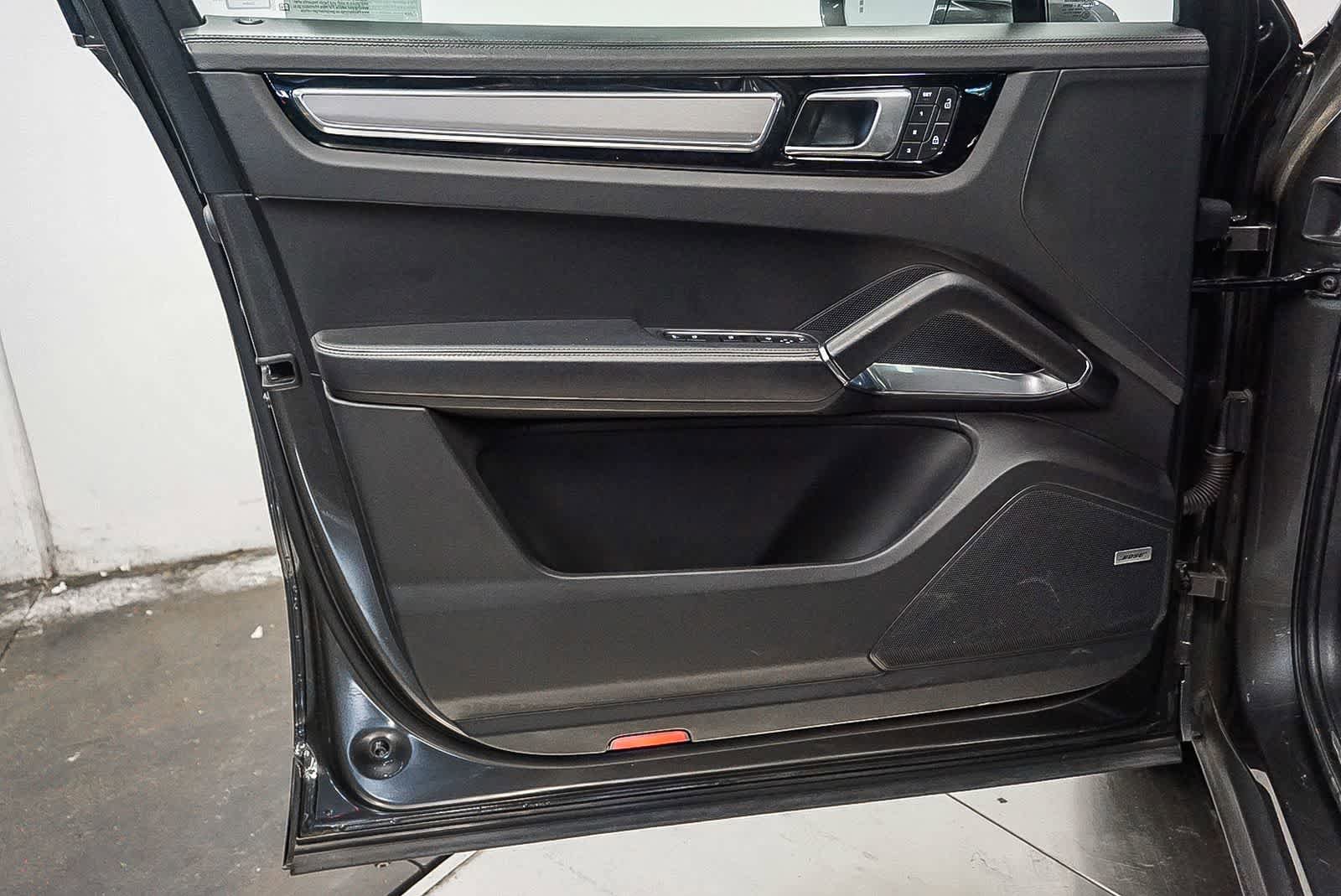 Certified 2022 Porsche Cayenne Turbo AWD/4WD image 22