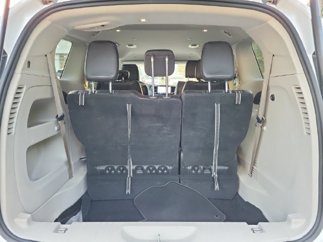 Used 2024 Chrysler Pacifica Touring-L FWD image 5
