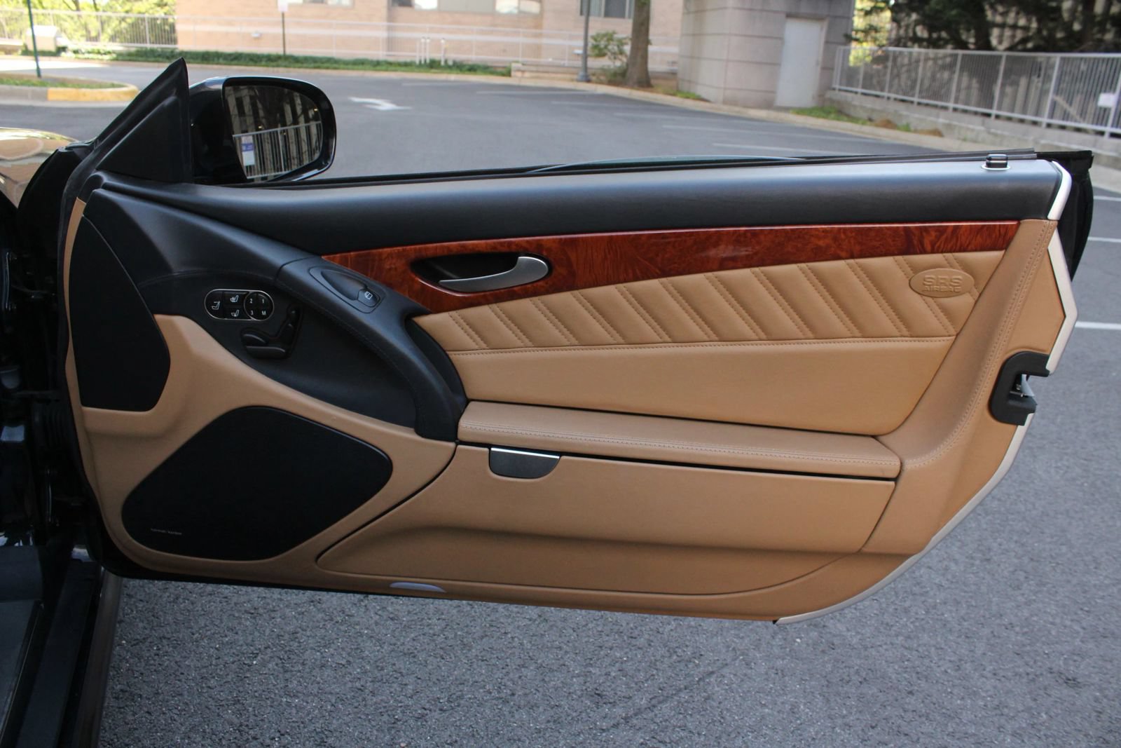 Used 2011 Mercedes-Benz SL 550 image 24
