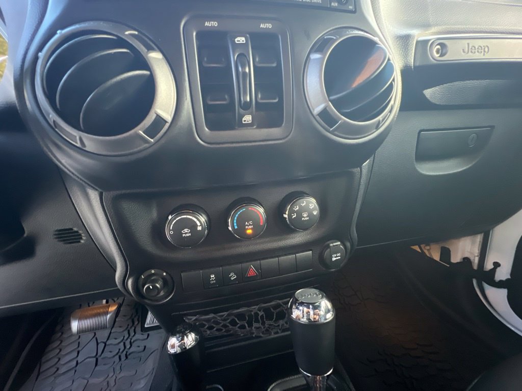 Used 2015 Jeep Wrangler Unlimited Sport w/ Quick Order Package 24S AWD/4WD image 44