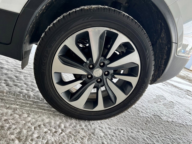 Used 2021 Buick Encore Preferred image 11