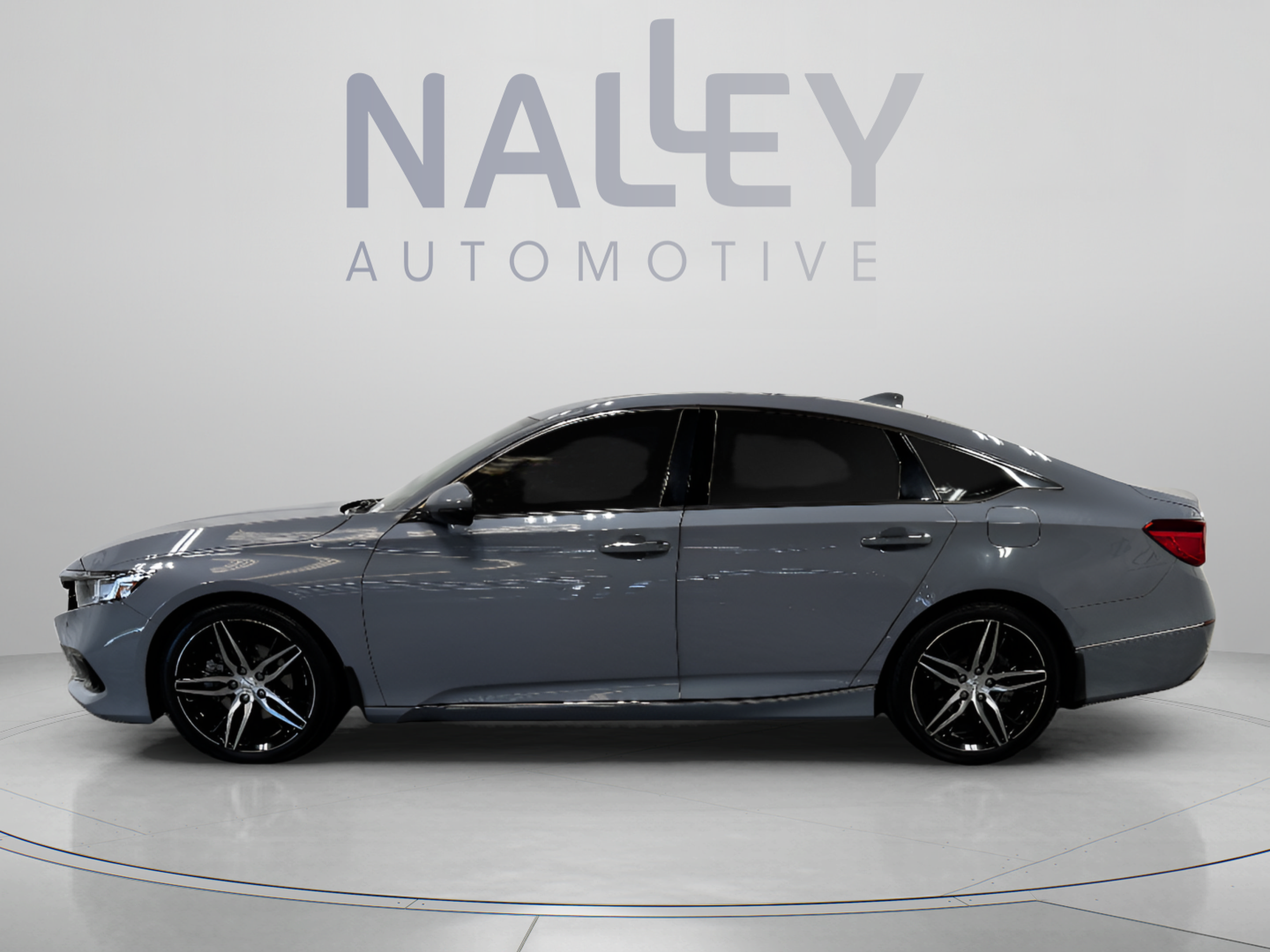 Used 2021 Honda Accord Touring image 2